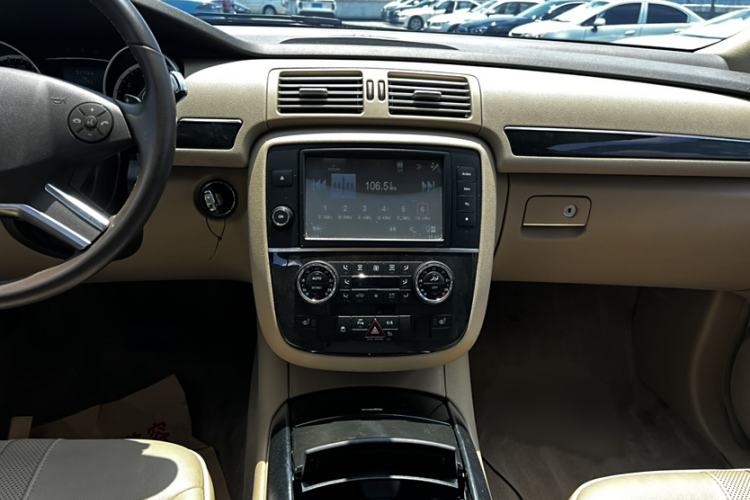 Used Mercedes-Benz R-Class 2017 R 320 4MATIC Business Edition Prestige Model Interior 3