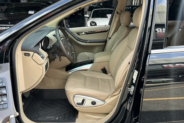 Used Mercedes-Benz R-Class 2017 R 320 4MATIC Business Edition Prestige Model Interior 3