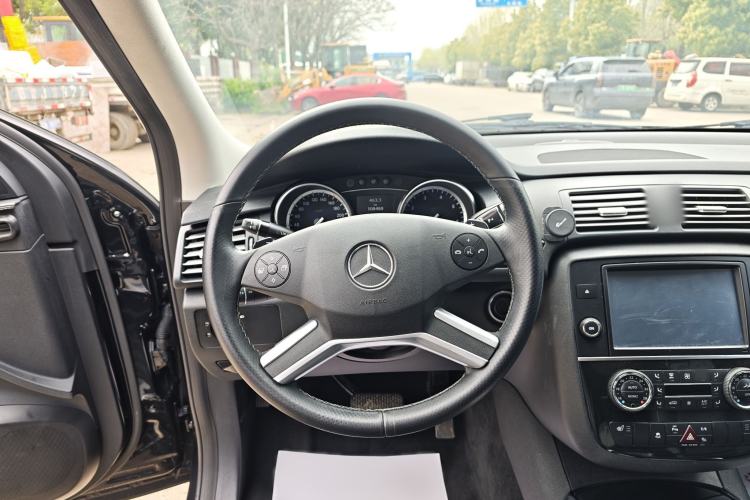 Used Mercedes-Benz R-Class 2017 R 320 4MATIC Business Edition Prestige Model Interior 3
