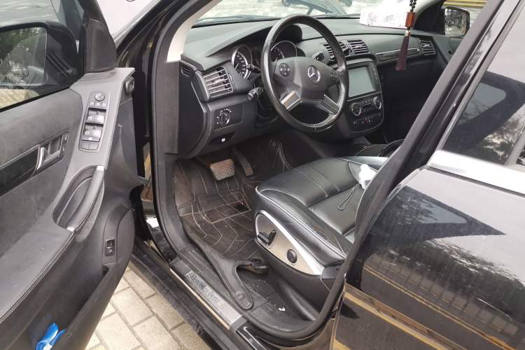 Used Mercedes-Benz R-Class 2017 R 320 4MATIC Business Edition Prestige Model Interior 3