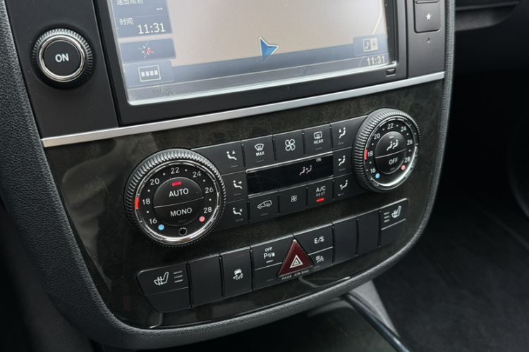Used Mercedes-Benz R-Class 2017 R 320 4MATIC Business Edition Prestige Model Interior 3