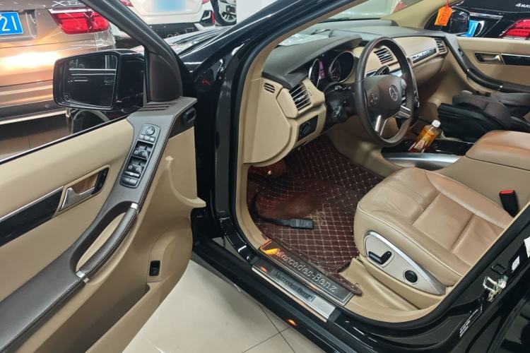 Used Mercedes-Benz R-Class 2017 R 320 4MATIC Business Edition Prestige Model Interior 3