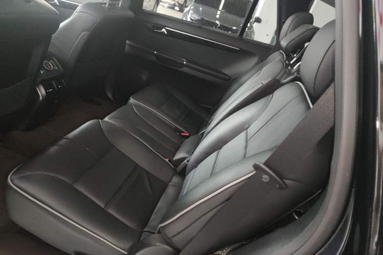 Used Mercedes-Benz R-Class 2017 R 320 4MATIC Business Edition Prestige Model Interior 4