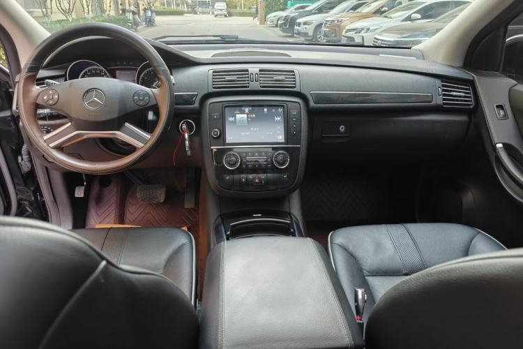 Used Mercedes-Benz R-Class 2017 R 320 4MATIC Business Edition Prestige Model Interior 4