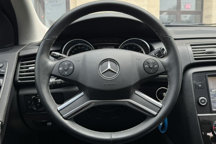 Used Mercedes-Benz R-Class 2017 R 320 4MATIC Business Edition Prestige Model Interior 5