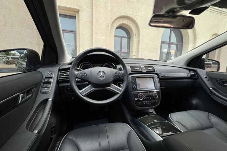 Used Mercedes-Benz R-Class 2017 R 320 4MATIC Business Edition Prestige Model Interior 6