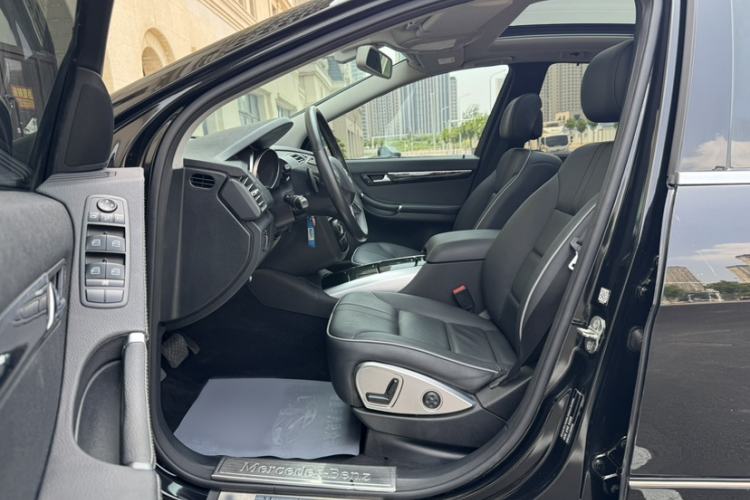 Used Mercedes-Benz R-Class 2017 R 320 4MATIC Business Edition Prestige Model Interior 7