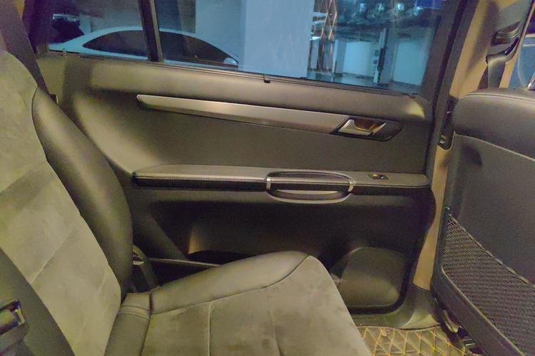 Used Mercedes-Benz R-Class 2017 R 320 4MATIC Business Edition Prestige Model Interior 8