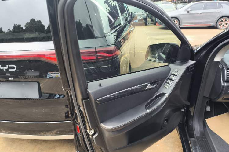 Used Mercedes-Benz R-Class 2017 R 320 4MATIC Business Edition Prestige Model Left Front Door Interior
