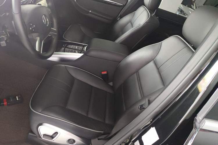 Used Mercedes-Benz R-Class 2017 R 320 4MATIC Business Edition Prestige Model Left Front Seat