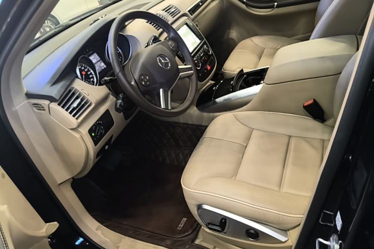 Used Mercedes-Benz R-Class 2017 R 320 4MATIC Business Edition Prestige Model Left Front Seat