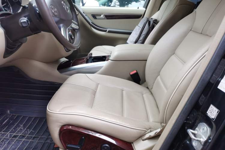 Used Mercedes-Benz R-Class 2017 R 320 4MATIC Business Edition Prestige Model Left Front Seat
