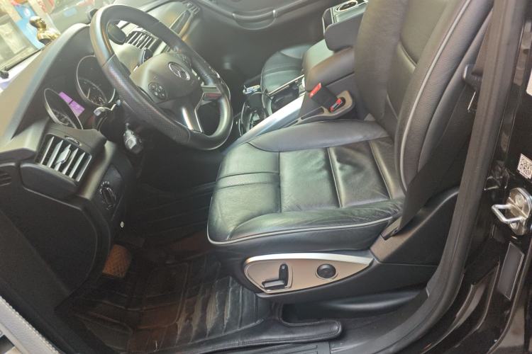 Used Mercedes-Benz R-Class 2017 R 400 4MATIC Exclusive Edition Left Front Seat