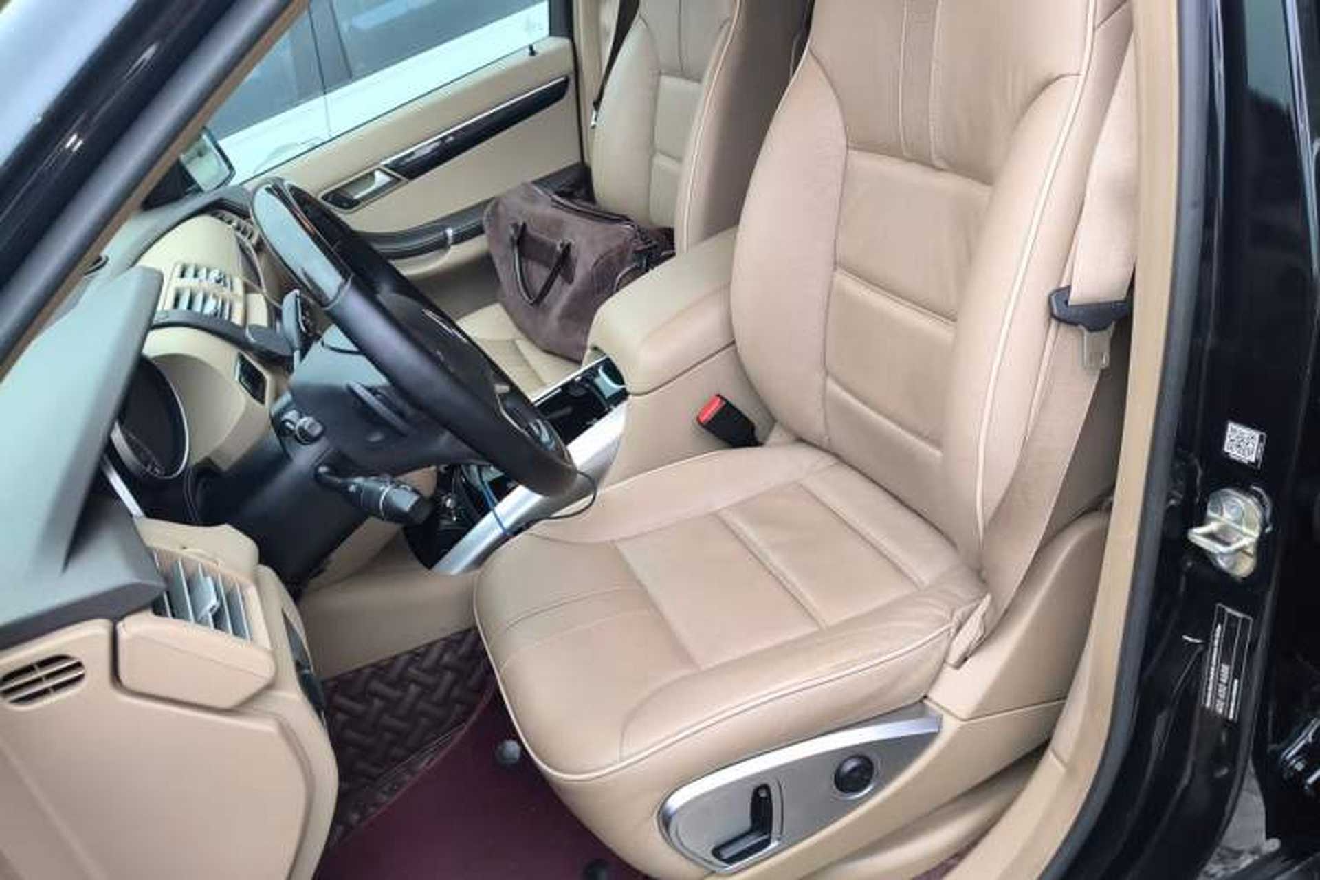 Used Mercedes-Benz R-Class 2017 R 320 4MATIC Luxury Collection Edition Left Front Seat