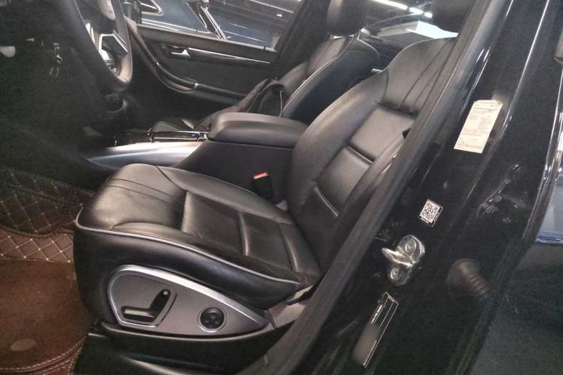 Used Mercedes-Benz R-Class 2017 R 320 4MATIC Business Edition Prestige Model Left Front Seat