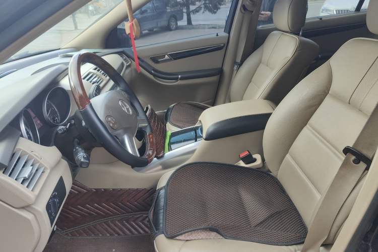 Used Mercedes-Benz R-Class 2017 R 320 4MATIC Business Edition Prestige Model Left Front Seat
