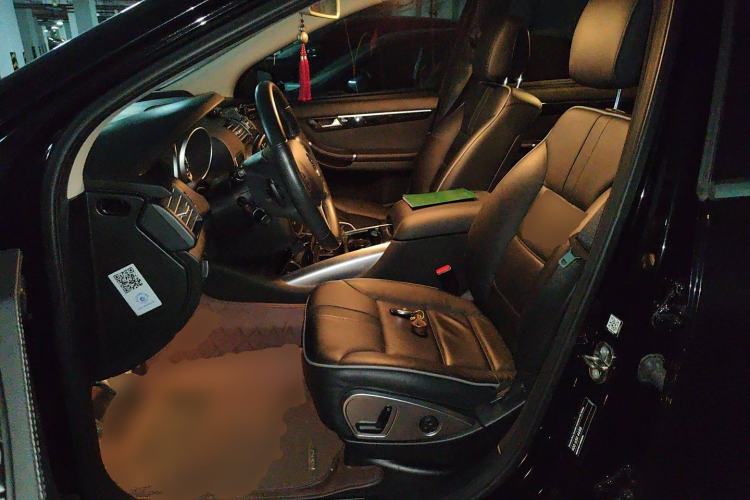 Used Mercedes-Benz R-Class 2017 R 320 4MATIC Luxury Collection Edition Left Front Seat