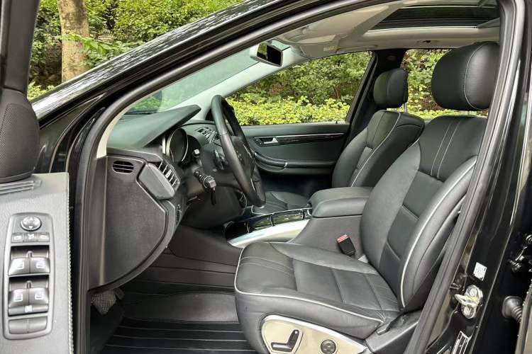Used Mercedes-Benz R-Class 2017 R 320 4MATIC Business Edition Prestige Model Left Front Seat