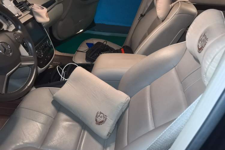 Used Mercedes-Benz R-Class 2017 R 320 4MATIC Business Edition Prestige Model Left Front Seat