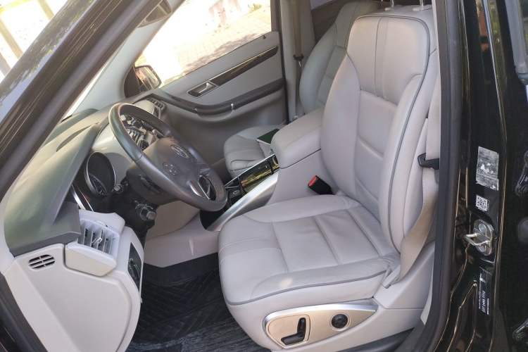 Used Mercedes-Benz R-Class 2017 R 320 4MATIC Business Edition Prestige Model Left Front Seat