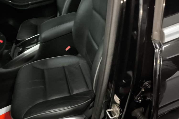 Used Mercedes-Benz R-Class 2017 R 320 4MATIC Business Edition Prestige Model Left Front Seat