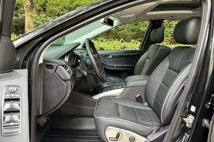 Used Mercedes-Benz R-Class 2017 R 320 4MATIC Business Edition Prestige Model Left Front Seat