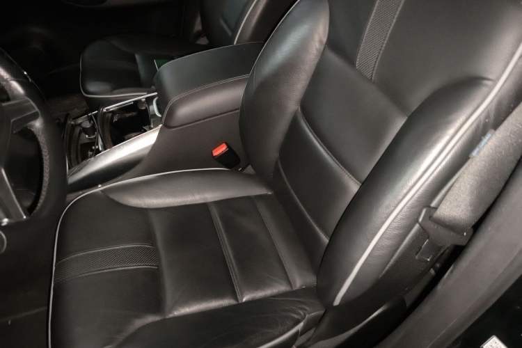 Used Mercedes-Benz R-Class 2017 R 320 4MATIC Luxury Collection Edition Left Front Seat