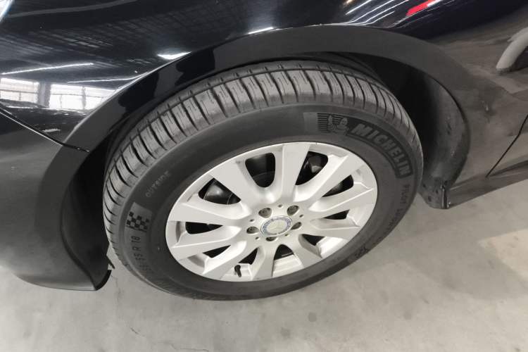 Used Mercedes-Benz R-Class 2017 R 320 4MATIC Business Edition Prestige Model Left Front Wheel Hub