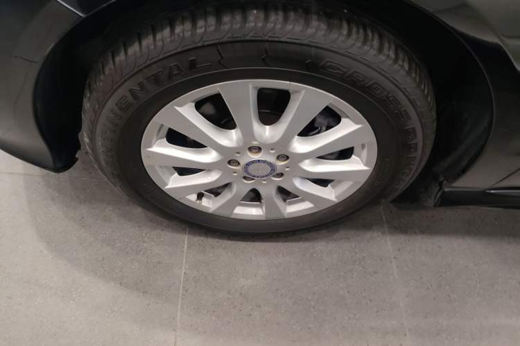 Used Mercedes-Benz R-Class 2017 R 320 4MATIC Business Edition Prestige Model Left Front Wheel Hub