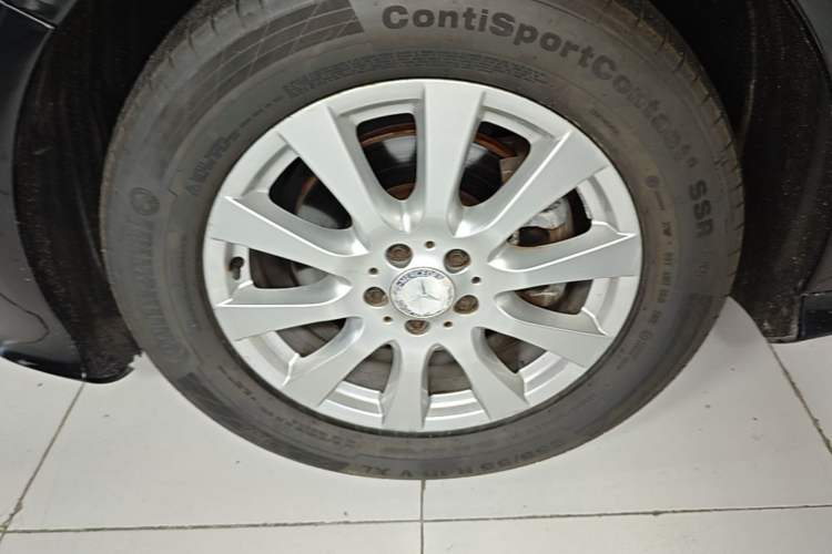 Used Mercedes-Benz R-Class 2017 R 320 4MATIC Business Edition Prestige Model Left Front Wheel Hub