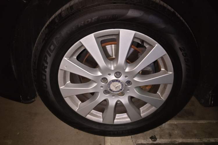 Used Mercedes-Benz R-Class 2017 R 320 4MATIC Business Edition Prestige Model Left Front Wheel Hub