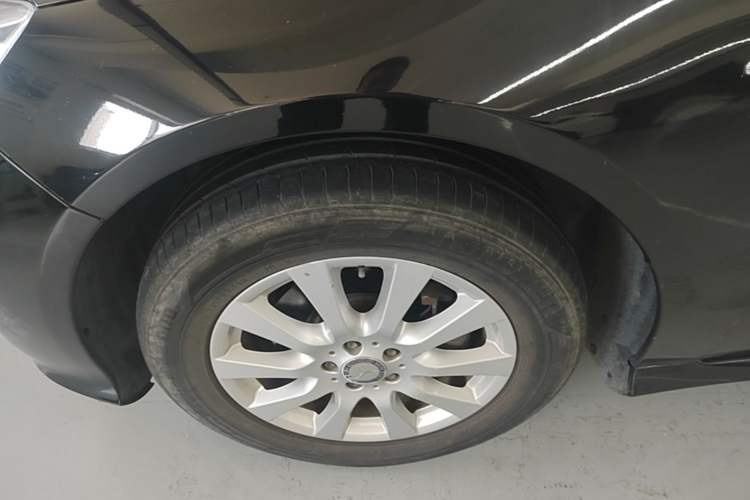 Used Mercedes-Benz R-Class 2017 R 320 4MATIC Business Edition Prestige Model Left Front Wheel Hub