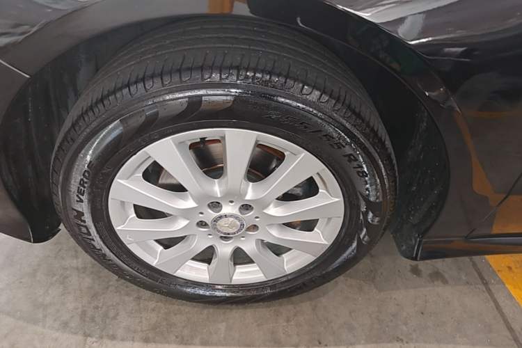 Used Mercedes-Benz R-Class 2017 R 320 4MATIC Business Edition Prestige Model Left Front Wheel Hub