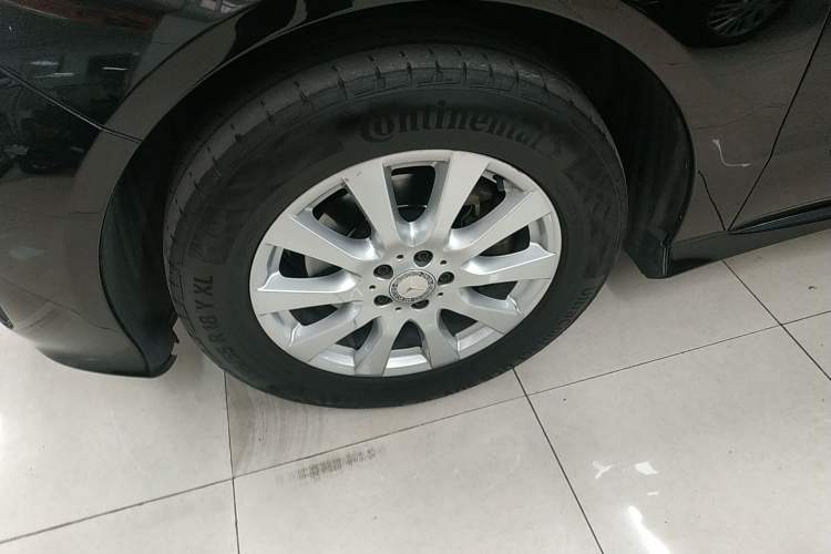 Used Mercedes-Benz R-Class 2017 R 320 4MATIC Business Edition Prestige Model Left Front Wheel Hub