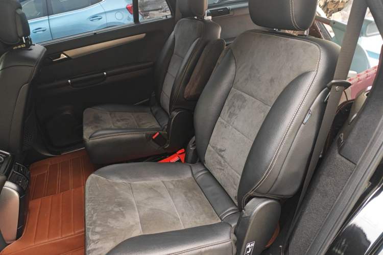 Used Mercedes-Benz R-Class 2017 R 320 4MATIC Business Edition Prestige Model Left Rear Seat