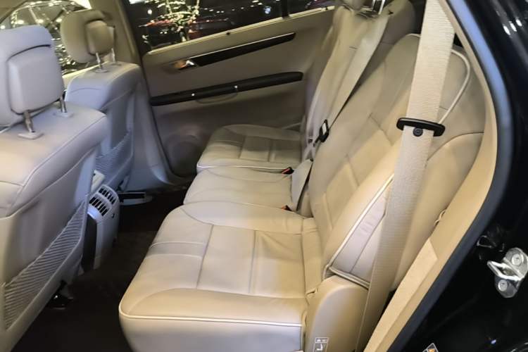 Used Mercedes-Benz R-Class 2017 R 320 4MATIC Business Edition Prestige Model Left Rear Seat