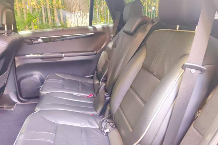 Used Mercedes-Benz R-Class 2017 R 320 4MATIC Business Edition Prestige Model Left Rear Seat