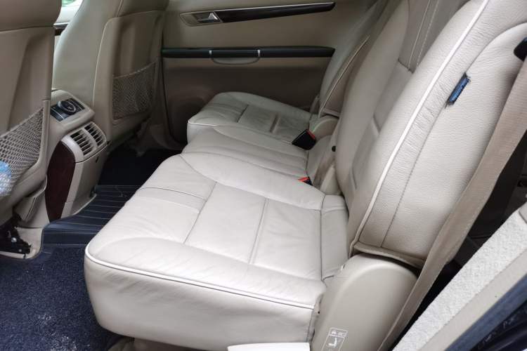 Used Mercedes-Benz R-Class 2017 R 320 4MATIC Business Edition Prestige Model Left Rear Seat