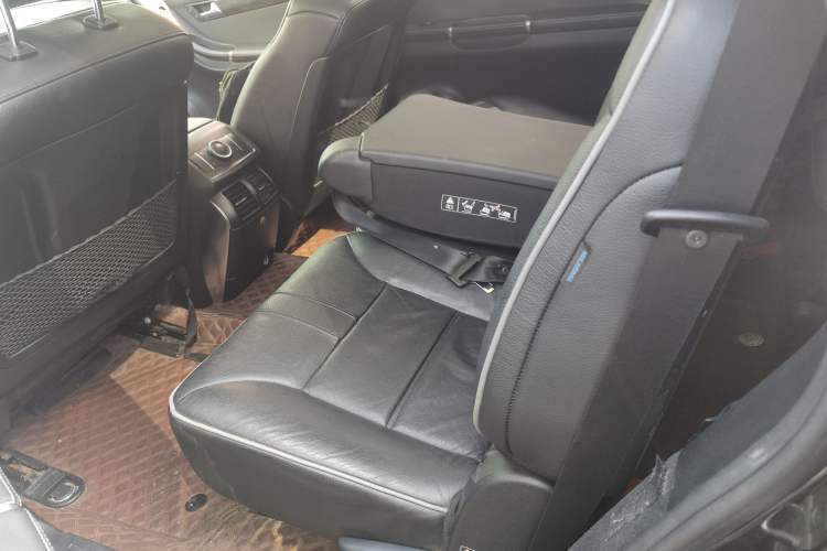 Used Mercedes-Benz R-Class 2017 R 320 4MATIC Business Edition Prestige Model Left Rear Seat
