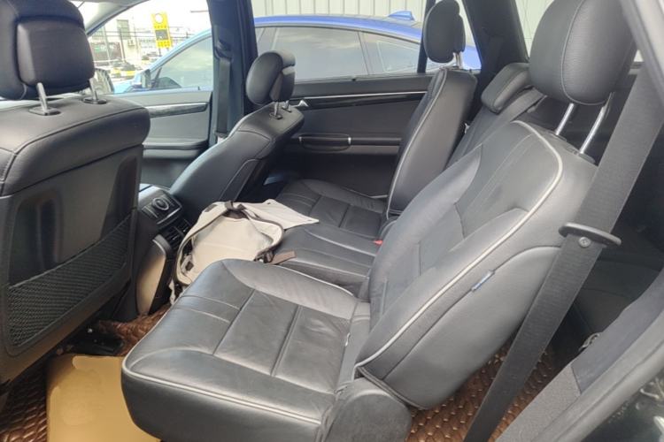 Used Mercedes-Benz R-Class 2017 R 320 4MATIC Business Edition Prestige Model Left Rear Seat