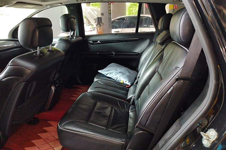 Used Mercedes-Benz R-Class 2017 R 320 4MATIC Business Edition Prestige Model Left Rear Seat