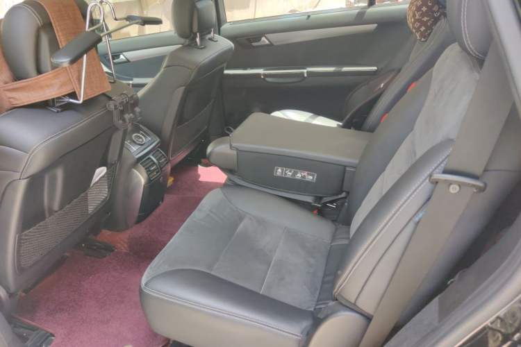 Used Mercedes-Benz R-Class 2017 R 320 4MATIC Business Edition Prestige Model Left Rear Seat