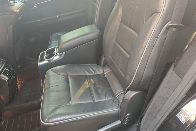 Used Mercedes-Benz R-Class 2017 R 400 4MATIC Exclusive Edition Left Rear Seat
