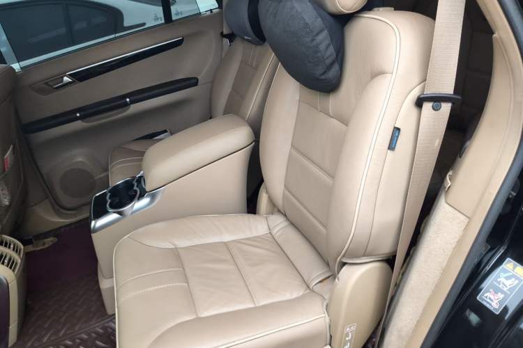 Used Mercedes-Benz R-Class 2017 R 320 4MATIC Luxury Collection Edition Left Rear Seat