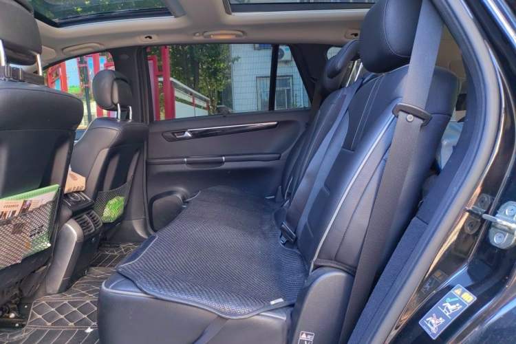 Used Mercedes-Benz R-Class 2017 R 320 4MATIC Business Edition Prestige Model Left Rear Seat