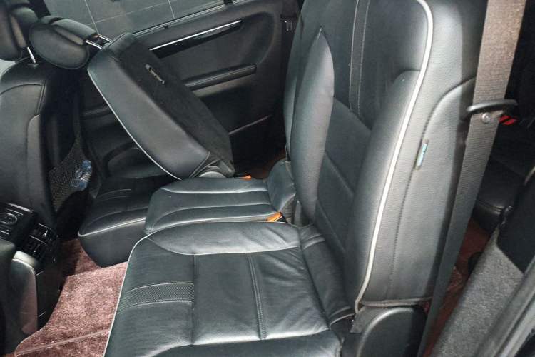 Used Mercedes-Benz R-Class 2017 R 320 4MATIC Business Edition Prestige Model Left Rear Seat