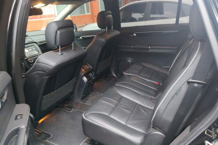 Used Mercedes-Benz R-Class 2017 R 320 4MATIC Luxury Collection Edition Left Rear Seat