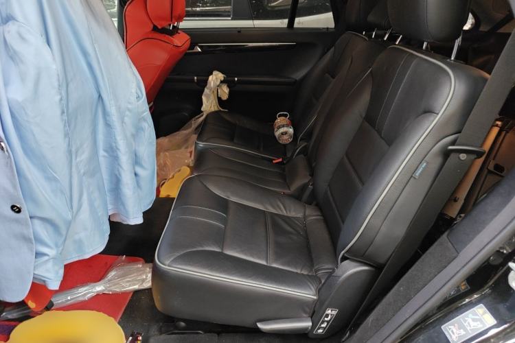 Used Mercedes-Benz R-Class 2017 R 320 4MATIC Business Edition Prestige Model Left Rear Seat