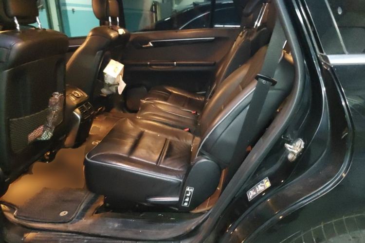 Used Mercedes-Benz R-Class 2017 R 320 4MATIC Business Edition Prestige Model Left Rear Seat