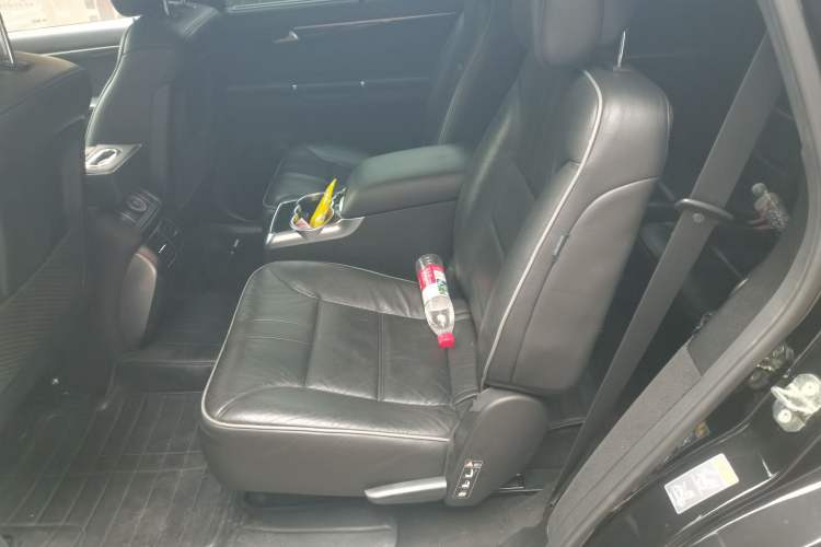 Used Mercedes-Benz R-Class 2017 R 400 4MATIC Exclusive Edition Left Rear Seat
